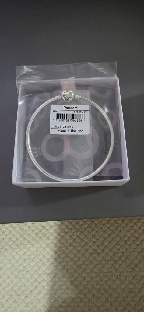 Pandora heart clasp bangle 