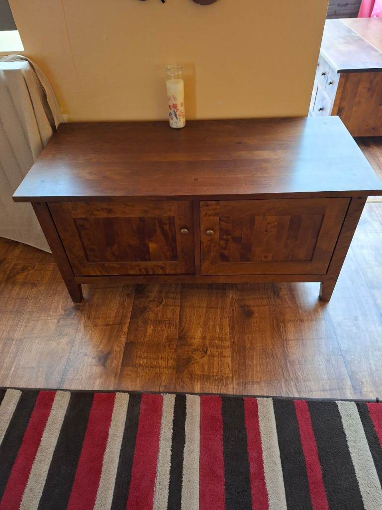 Tv unit with 2 storage areas