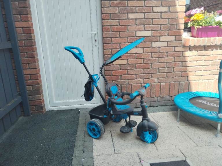 Boys blue trike
