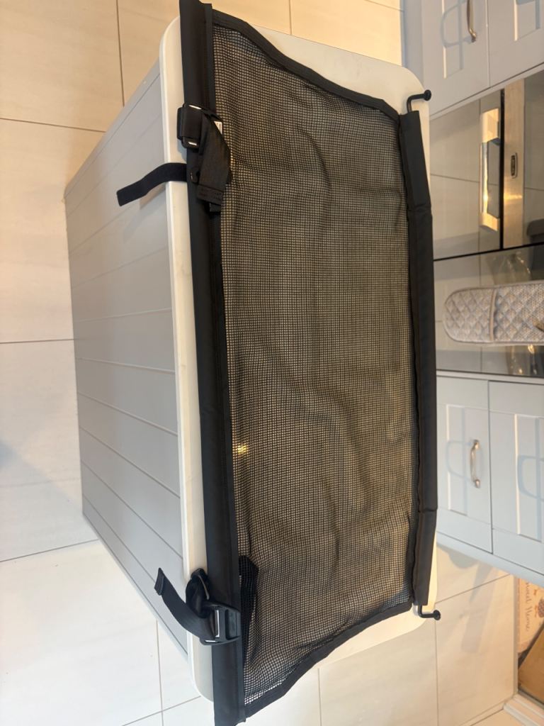 BMW 5 series pet mesh net