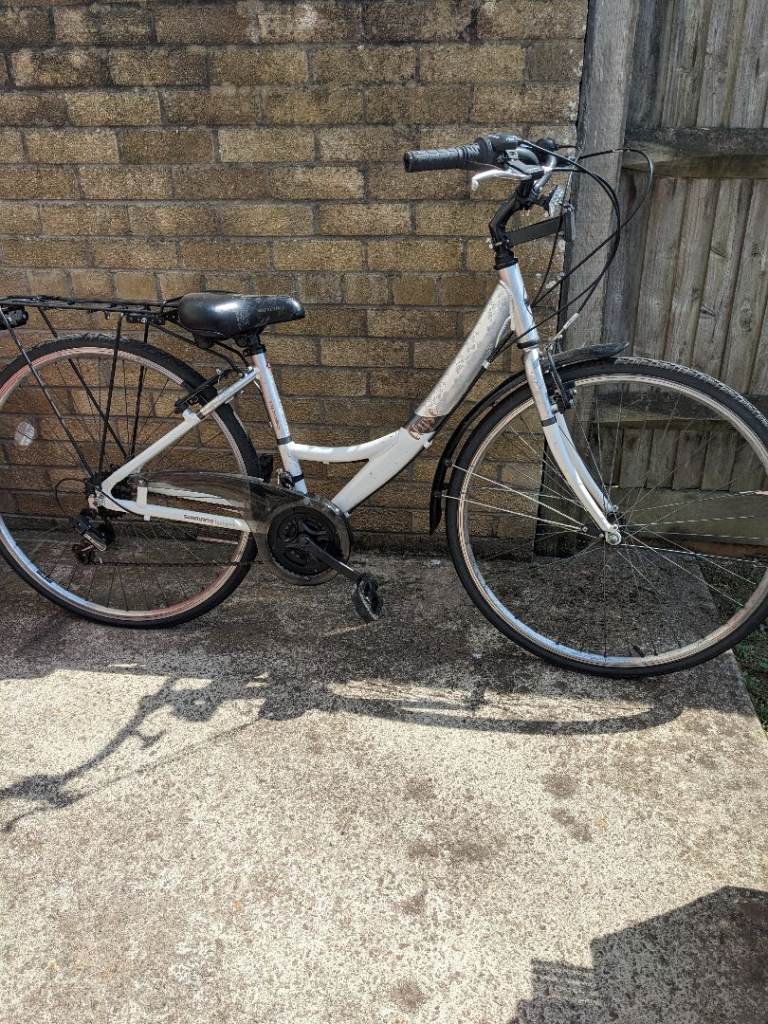White Ladies' City Bike with Rear Rack – Good Condition