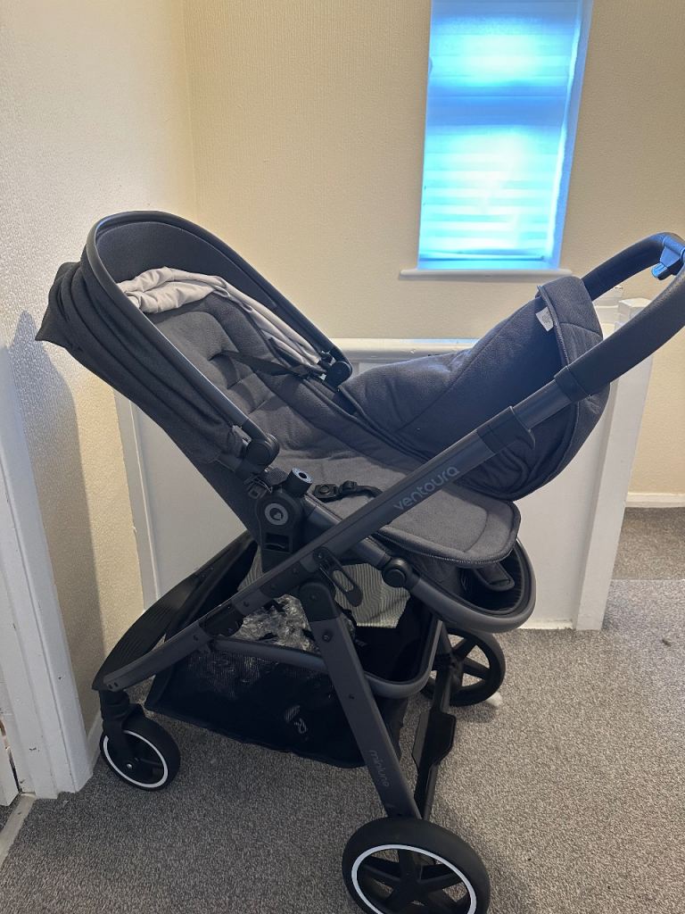 Miniuno VenToura Travel System, car seat with base and next to me crib