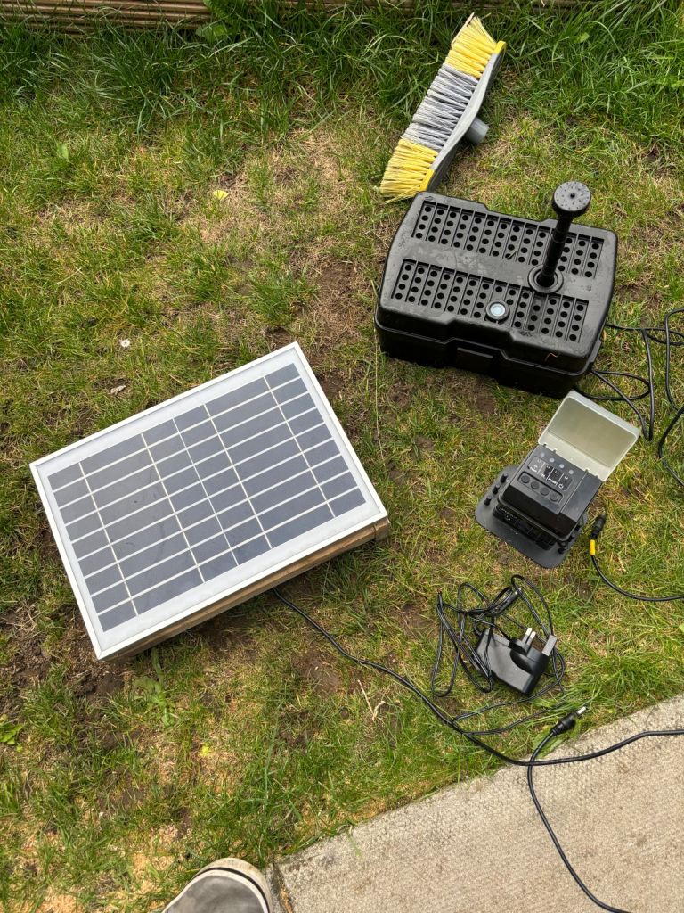 Solar panel fishpond pump 