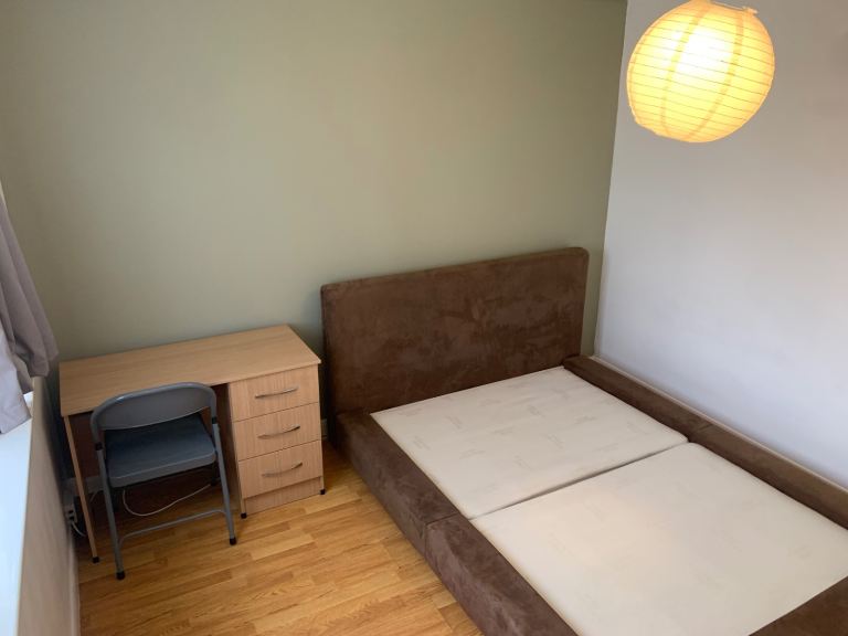 DOUBLE ROOM IN QUIET SHARED HOUSE CLOSE TO CITY