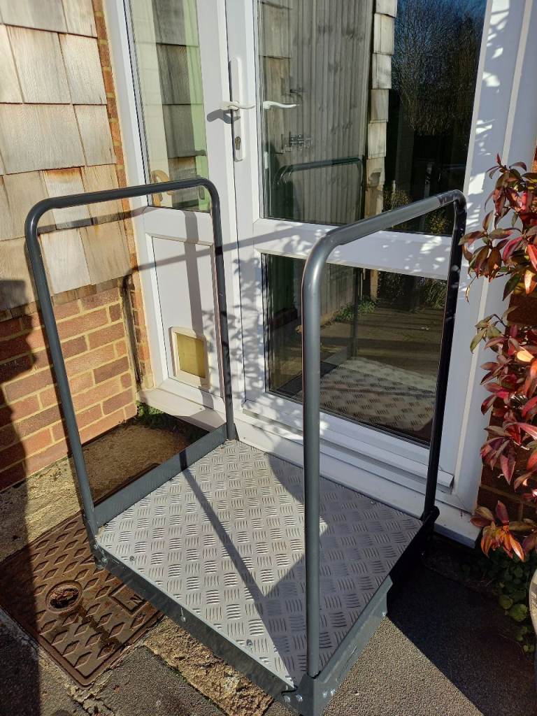 Metal step with handrails