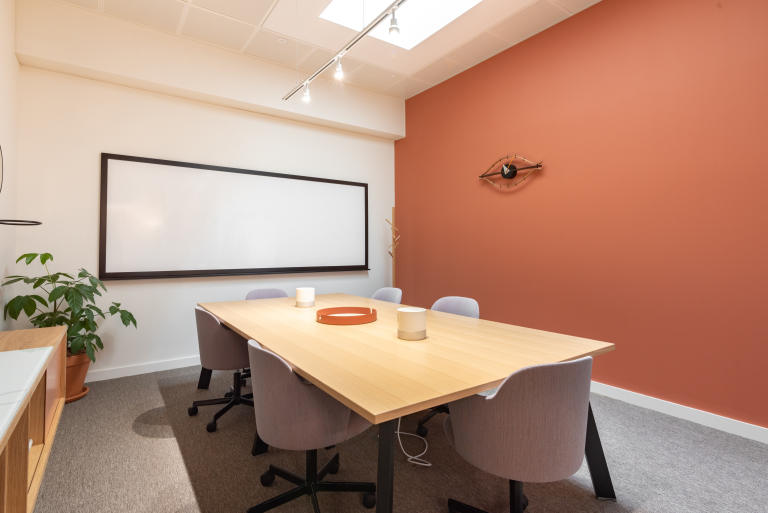 Leeds - LS15HD \ Move-In Ready Office Space with 5 Desks