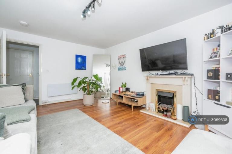 2 bedroom flat in Chafford Hundred, Grays, RM16 (2 bed) (#3069638)