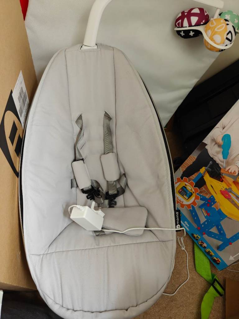 4moms MamaRoo Baby Rocker with Newborn Insert – Good Condition