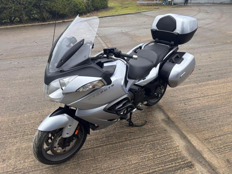 2013 13 TRIUMPH TROPHY SE 1215 TOP SPEC TOURER SILVER LUGGAGENEW MOT TOURING