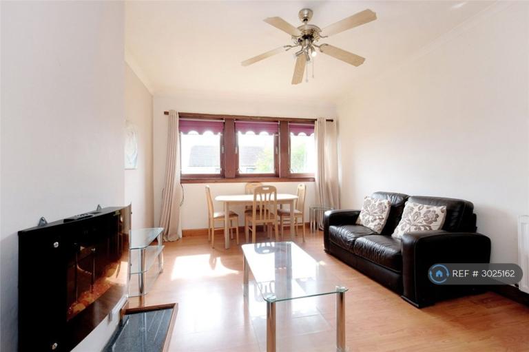 3 bedroom flat in Craigievar Crescent, Aberdeen, AB10 (3 bed) (#3025162)