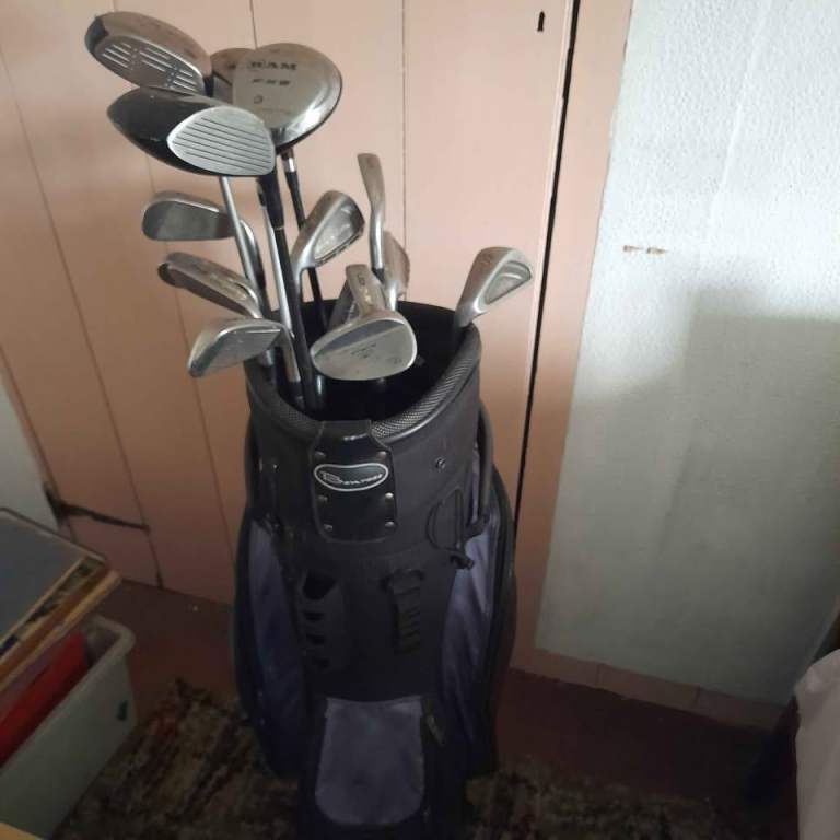 Golf Club Set in Bag – Good Condition