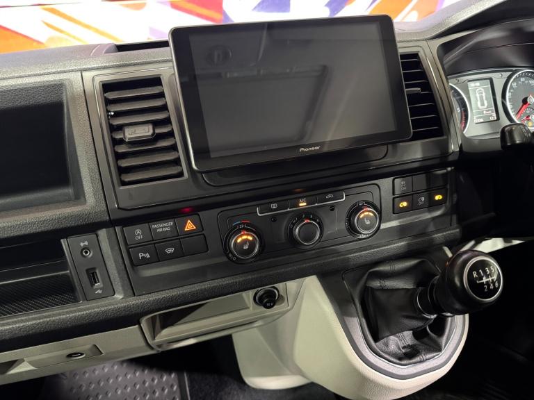 2017 Volkswagen Transporter 2.0 BiTDI BMT 204 Highline Kombi Van 4MOTION Crew Van Diesel Manual