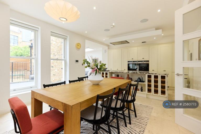 5 bedroom flat in St. Augustine's Road, London, NW1 (5 bed) (#2580773)