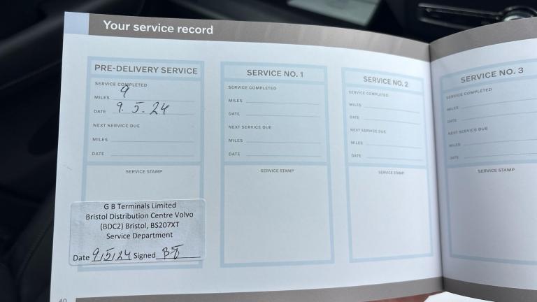 2024 Volvo XC60 Recharge Ultimate, T8 AWD Plug-in hybrid, Electric/Petrol, Bright ESTATE Petrol/E...