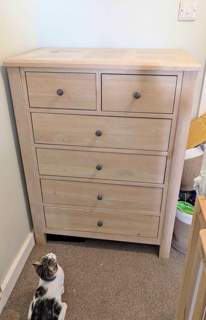 Oak chest of drawers