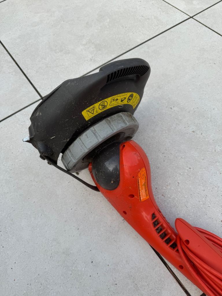 Flymo electric edge trimmer, adjustable head cutting angle, works perfect