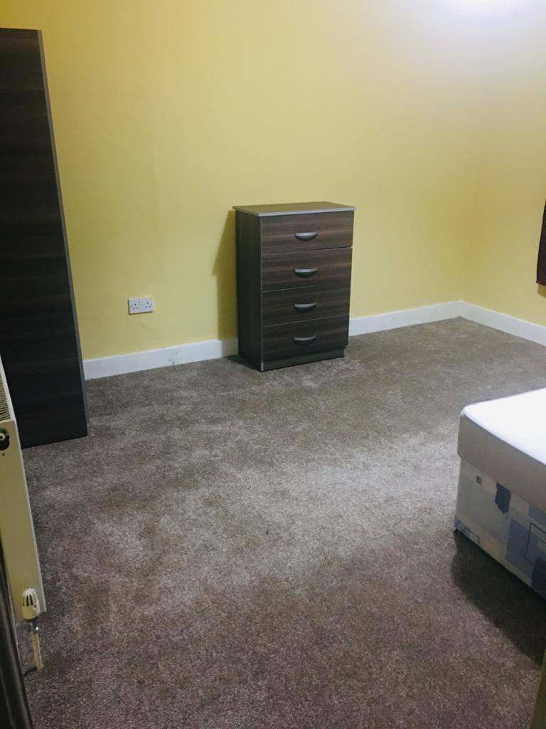 Double room for single person near Ilford Lane