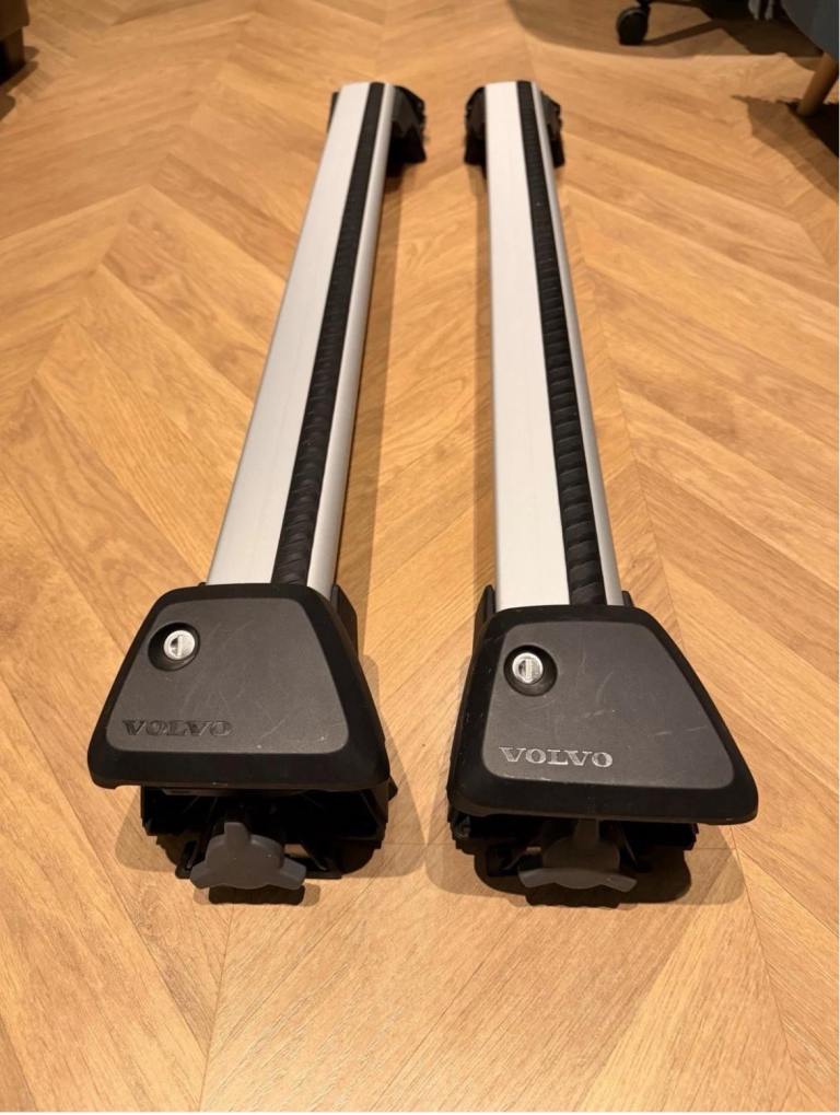 Volvo XC40 Roof Bars - Genuine THULE