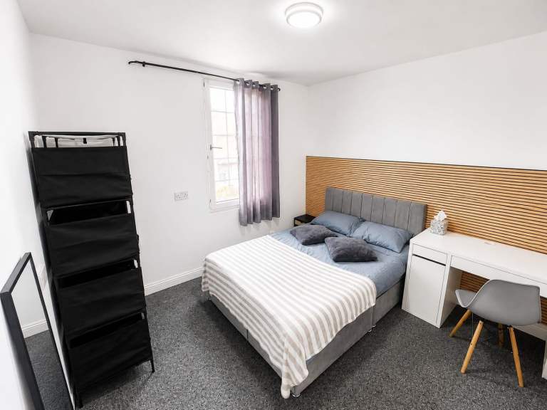 ✨Modern Rooms | Bills Included | Near UHCW & City✨