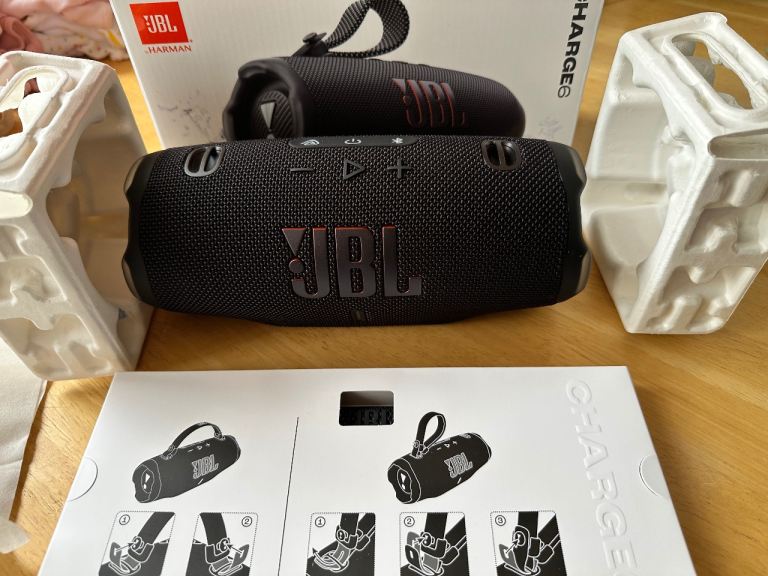 Jbl charge 6 black portable speaker