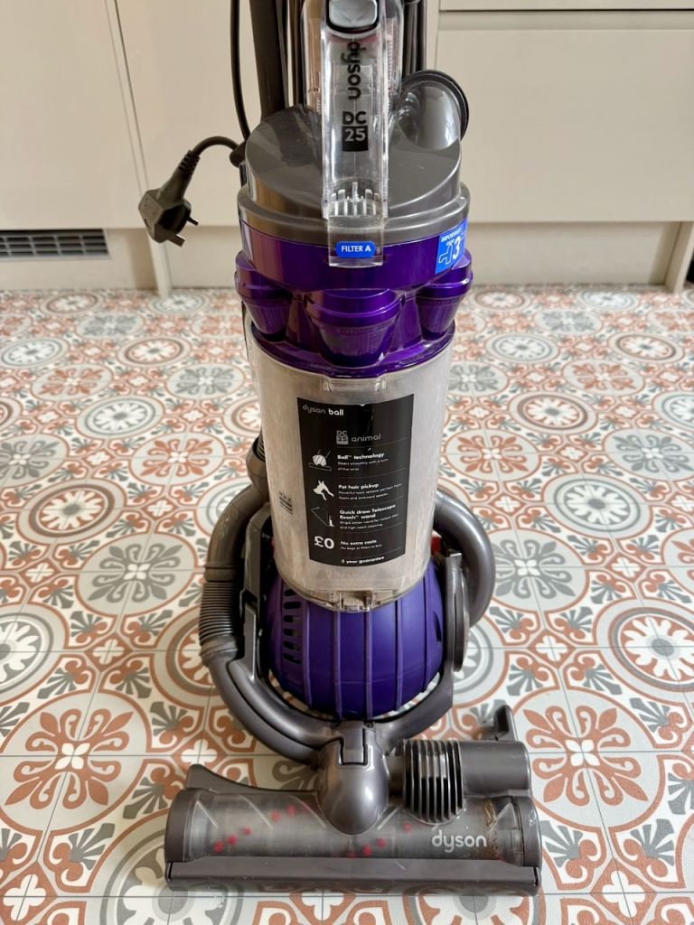 Dyson DC25 Animal Ball Upright Vacuum Cleaner for Spares/Repair or Deep Clean