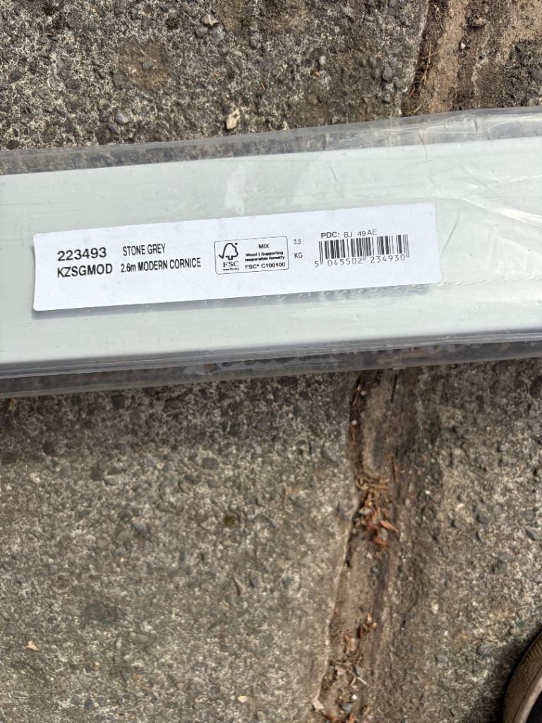 New Wickes Kitchen 2.6m Modern Cornice Grey