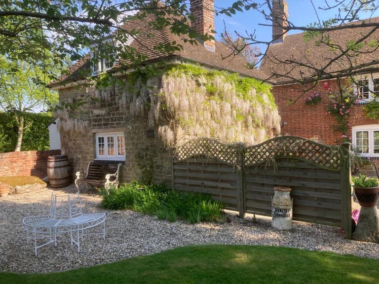 Stone cottage in Wroughton 