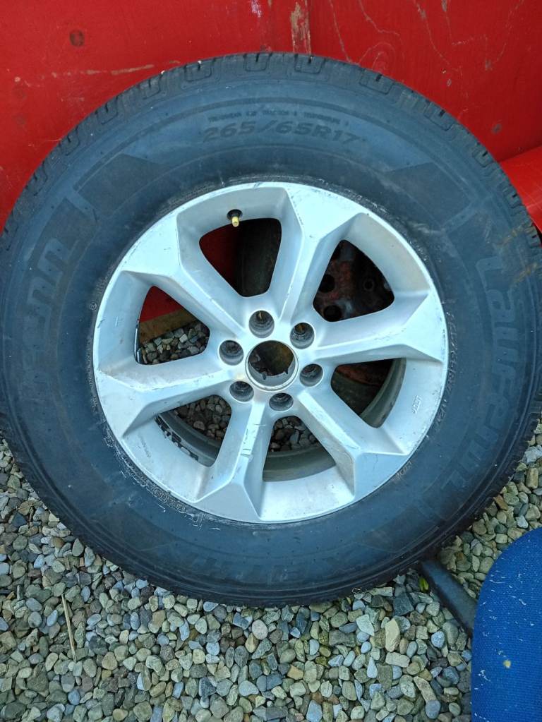 Nissan Navara alloy wheel 