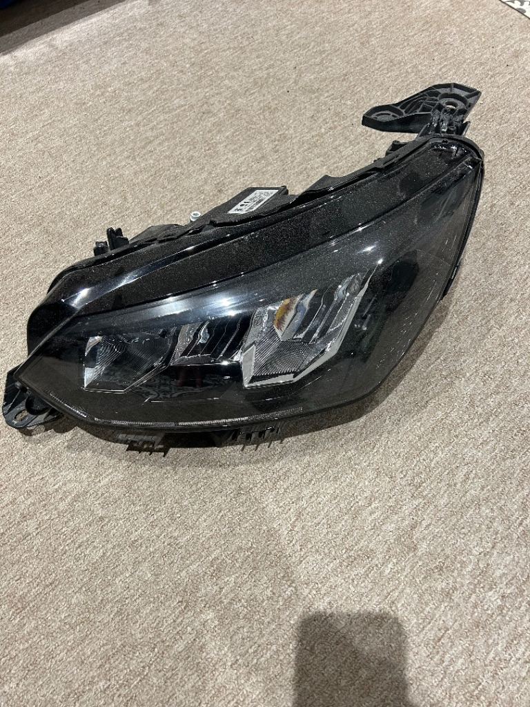 Peugeot 208 2008 Headlight