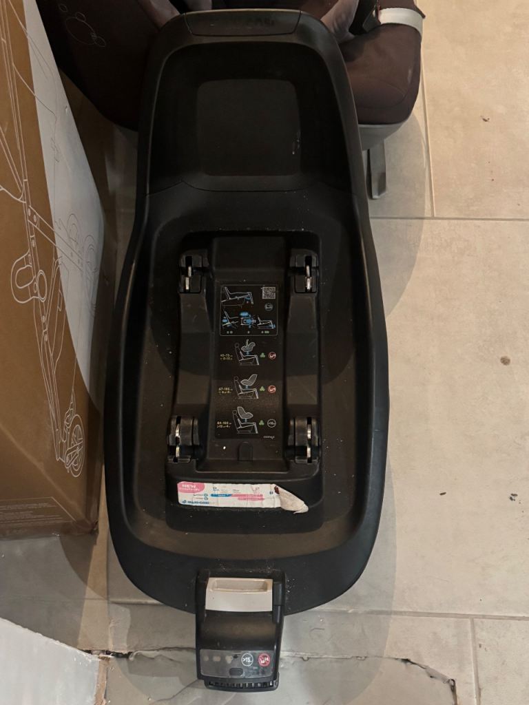 Maxi Cosi car seat and base
