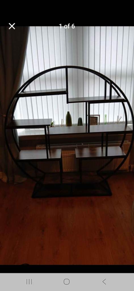 Circle shelf unit