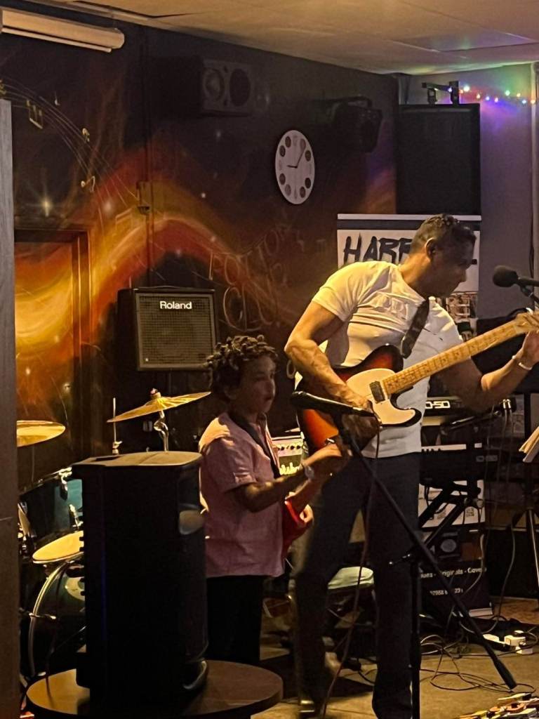 BASS PLAYER WANTED 4 VERSATILE BAND ROCK POP REGGAE SOUL BLUES COVERS & ORIGINALS