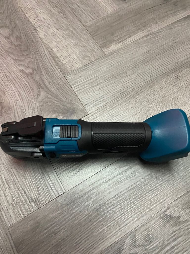 Makita oscillating tool