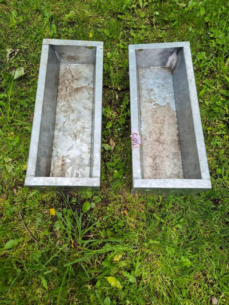 Animal feeding trough