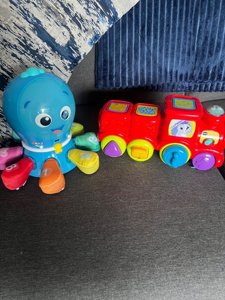 Baby Einstein Crawl & Chase/Vtech Pop & Sing Animal Train