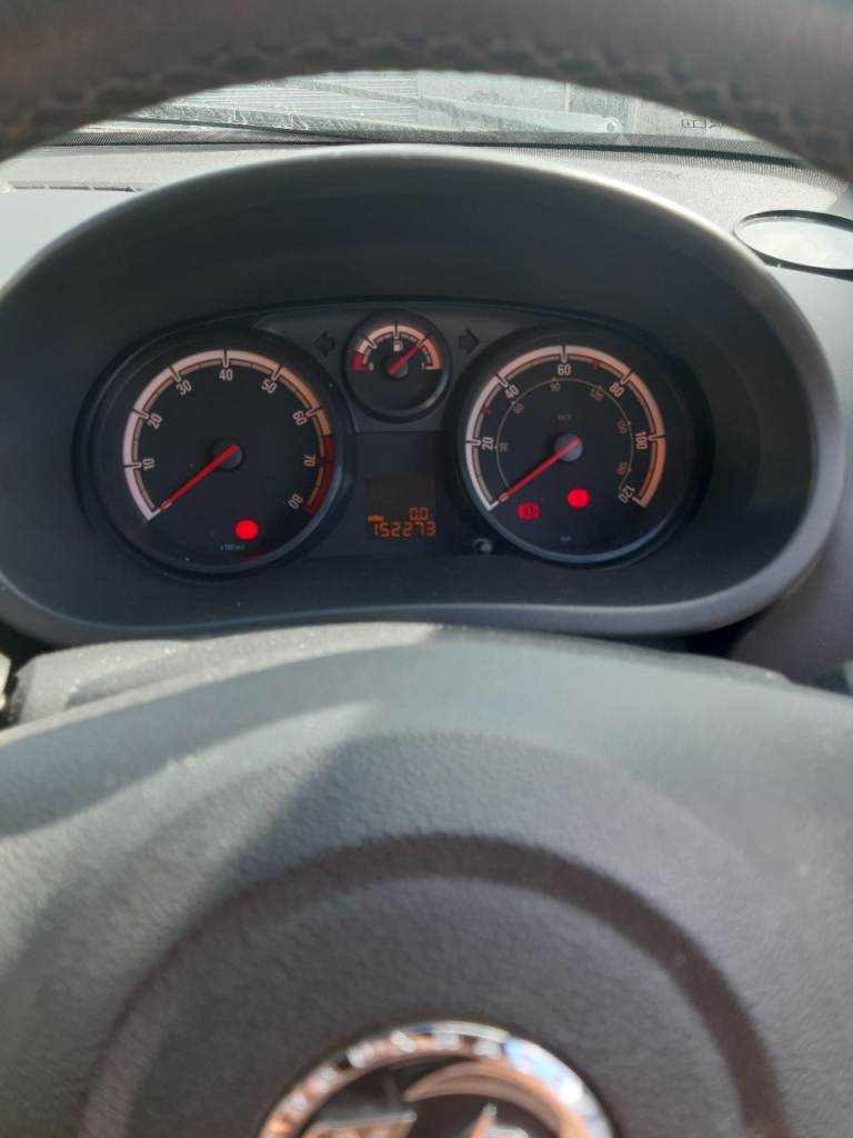 Vauxhall corsa  D 1.4 petrol breaking 