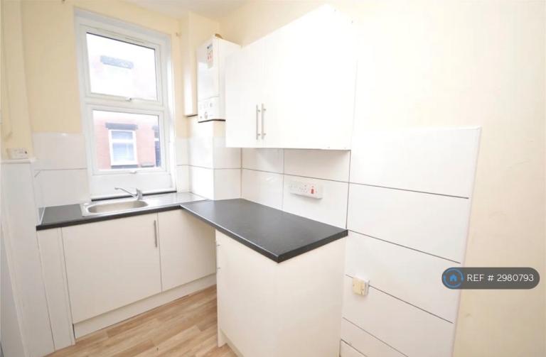 2 bedroom house in Recreation Terrace, Leeds, LS11 (2 bed) (#2980793)