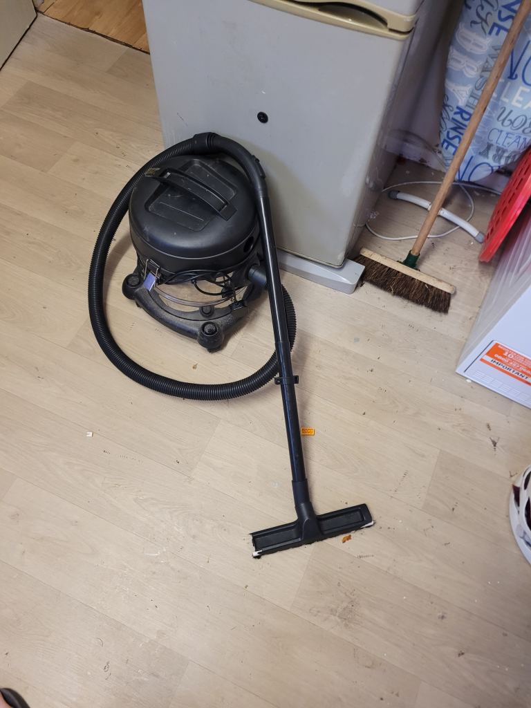 Tin tin vacuum cleaner 
