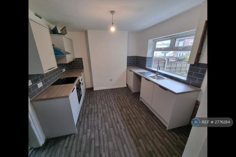2 bedroom house in Moreton Street, Chadderton, Oldham, OL9 (2 bed) (#2776284)