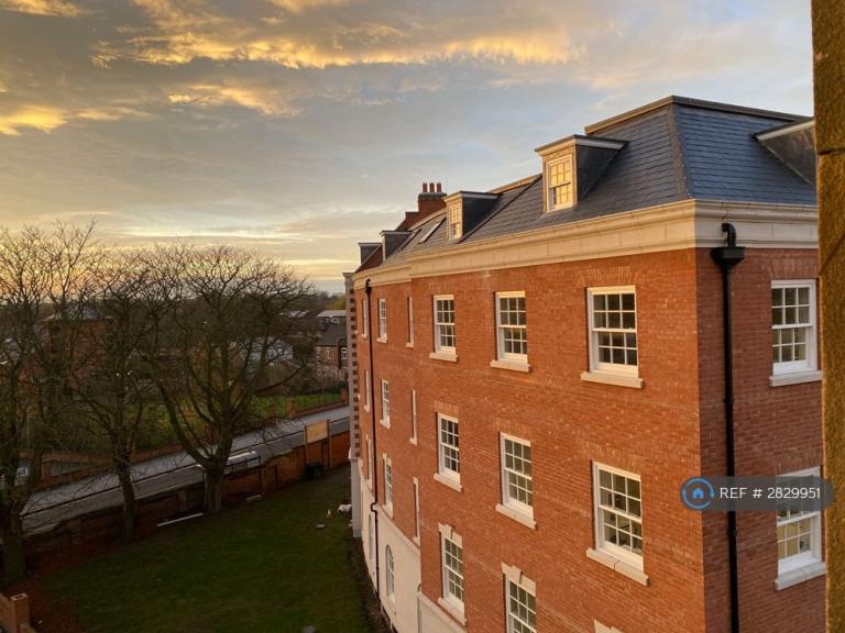2 bedroom flat in King's Crescent Apartments, Derby, DE1 (2 bed) (#2829951)