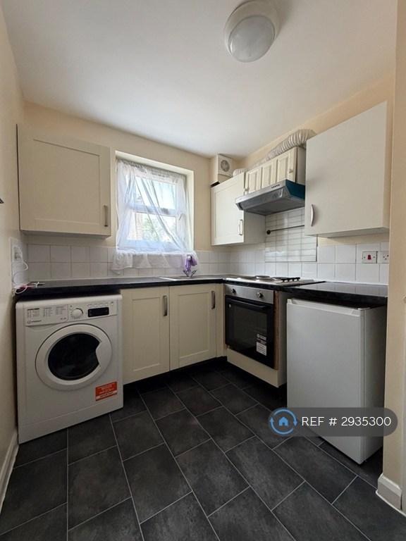 1 bedroom flat in Garnham St, London, N16 (1 bed) (#2935300)