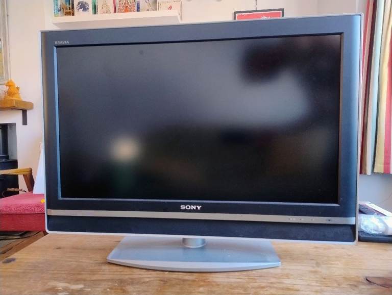 Sony Bravia KDL-32V2000 32" 720p HD LCD Television