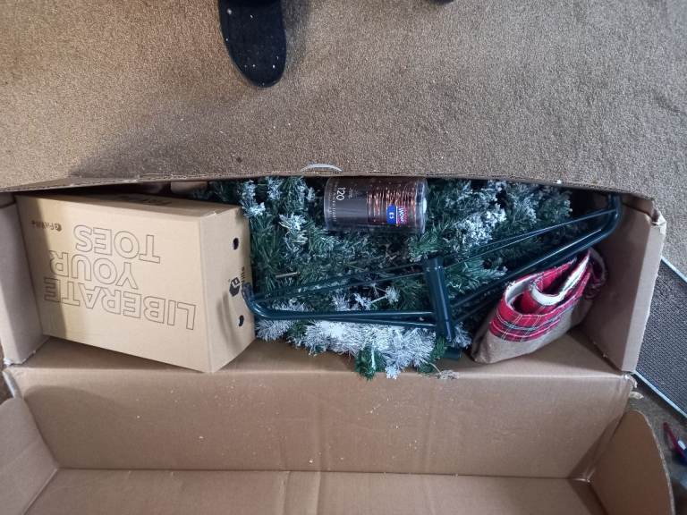 Parasole  xmas tree with everything included.