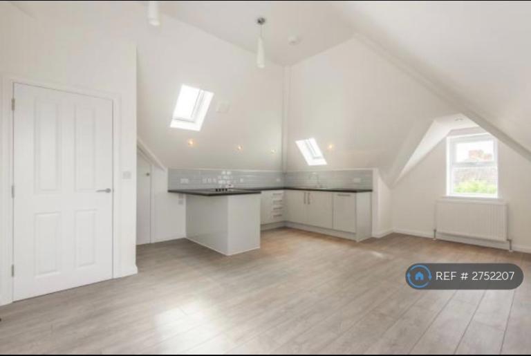 1 bedroom flat in Mayville Avenue, Bristol, BS34 (1 bed) (#2752207)