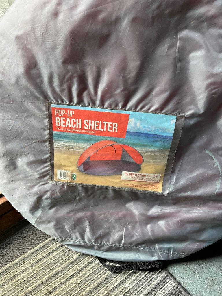 Pop up beach shelter