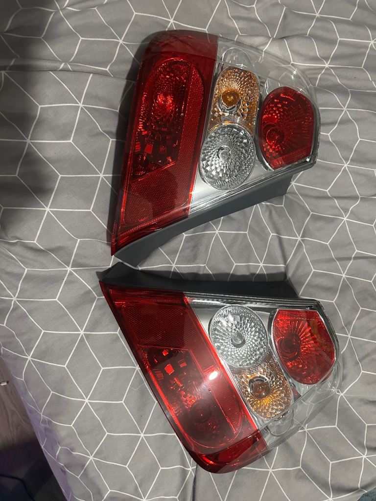Honda civic sport 2005 tail lights 