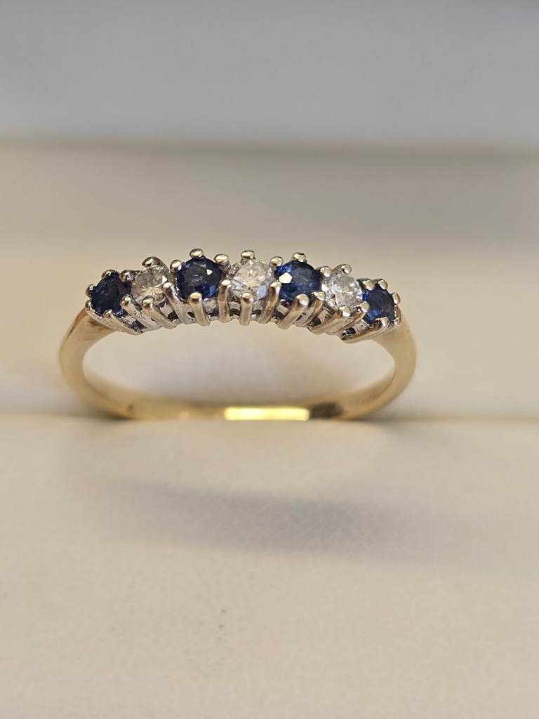 9CT GOLD TOPAZ & DIAMOND ROW RING