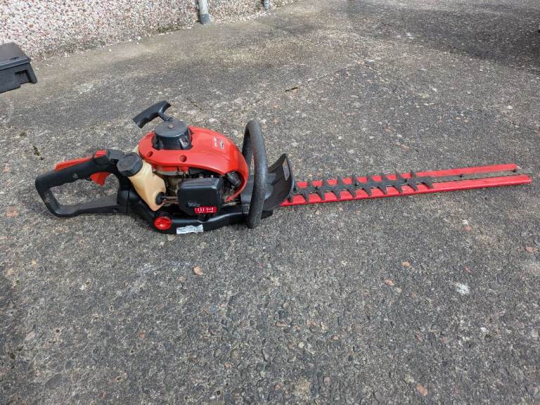Petrol hedge trimmer 