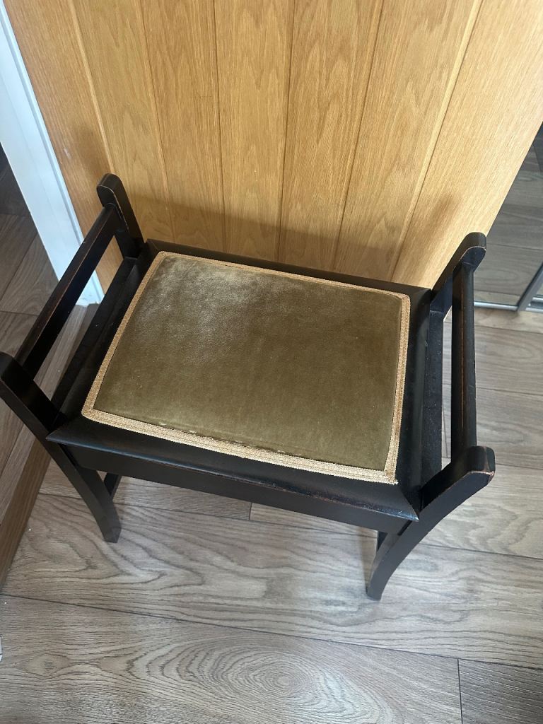 Piano stool