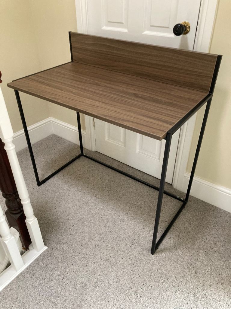 Simple, stylish desk